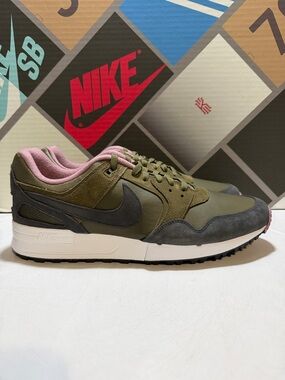 Nike Pegasus ‘89 Golf in a Medium Olive Plum Dust
